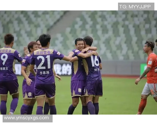 杨晨与其他足球明星的传奇故事与成就分享